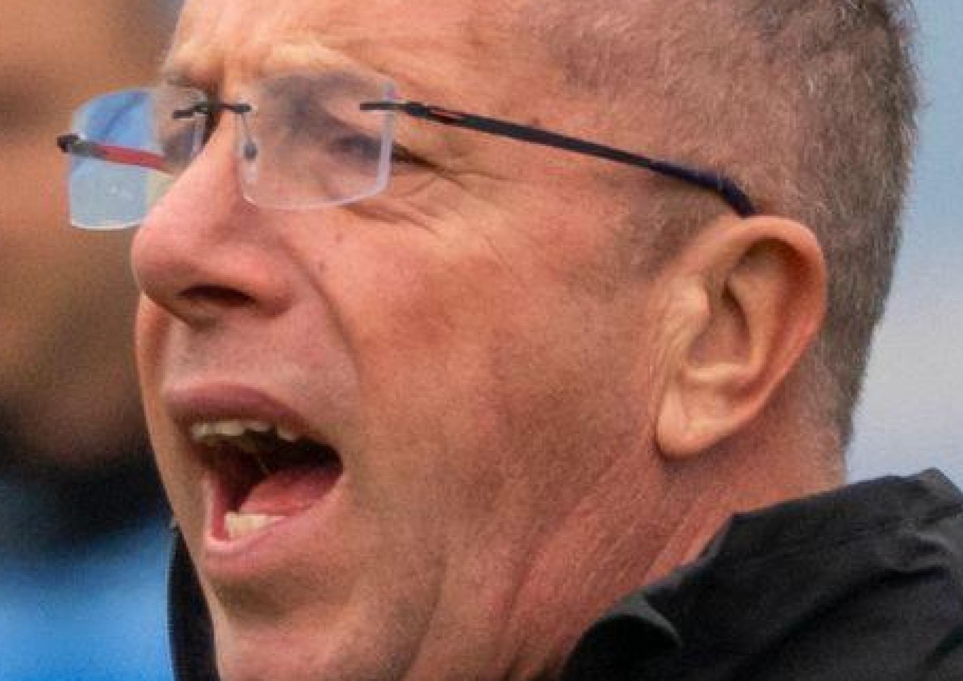 „Löwen“-Trainer Markus Kauczinski musste mit seinem Team eine klare Niederlage in Regensburg hinnehmen. (Archivbild) (Bild: Peter Kneffel/dpa)