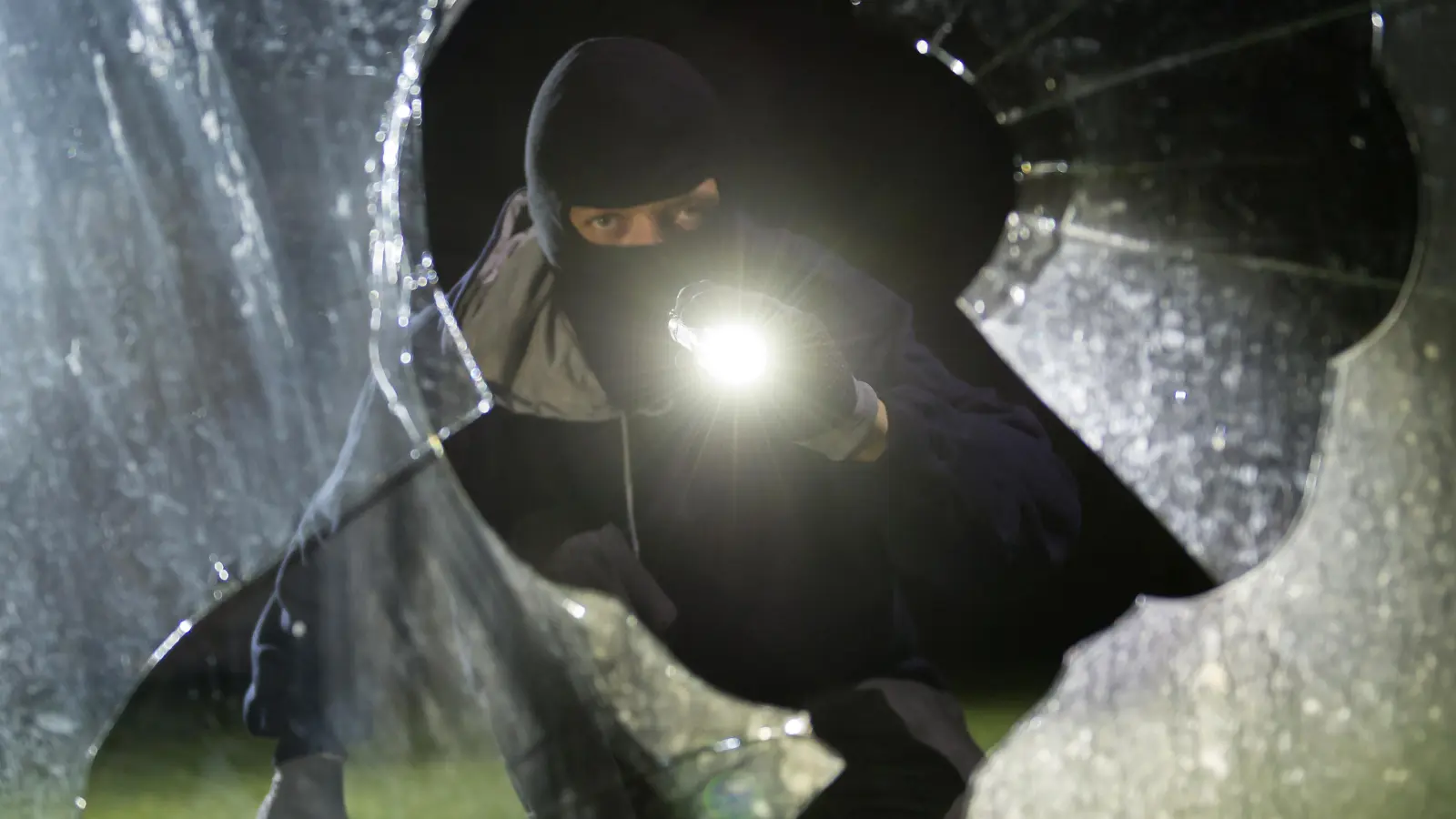 Unbekannte Einbrecher haben aus einer Ammerthaler Kapelle sakrale Gegenstände gestohlen.  (Symbolbild: Daniel Mauerer/dpa)