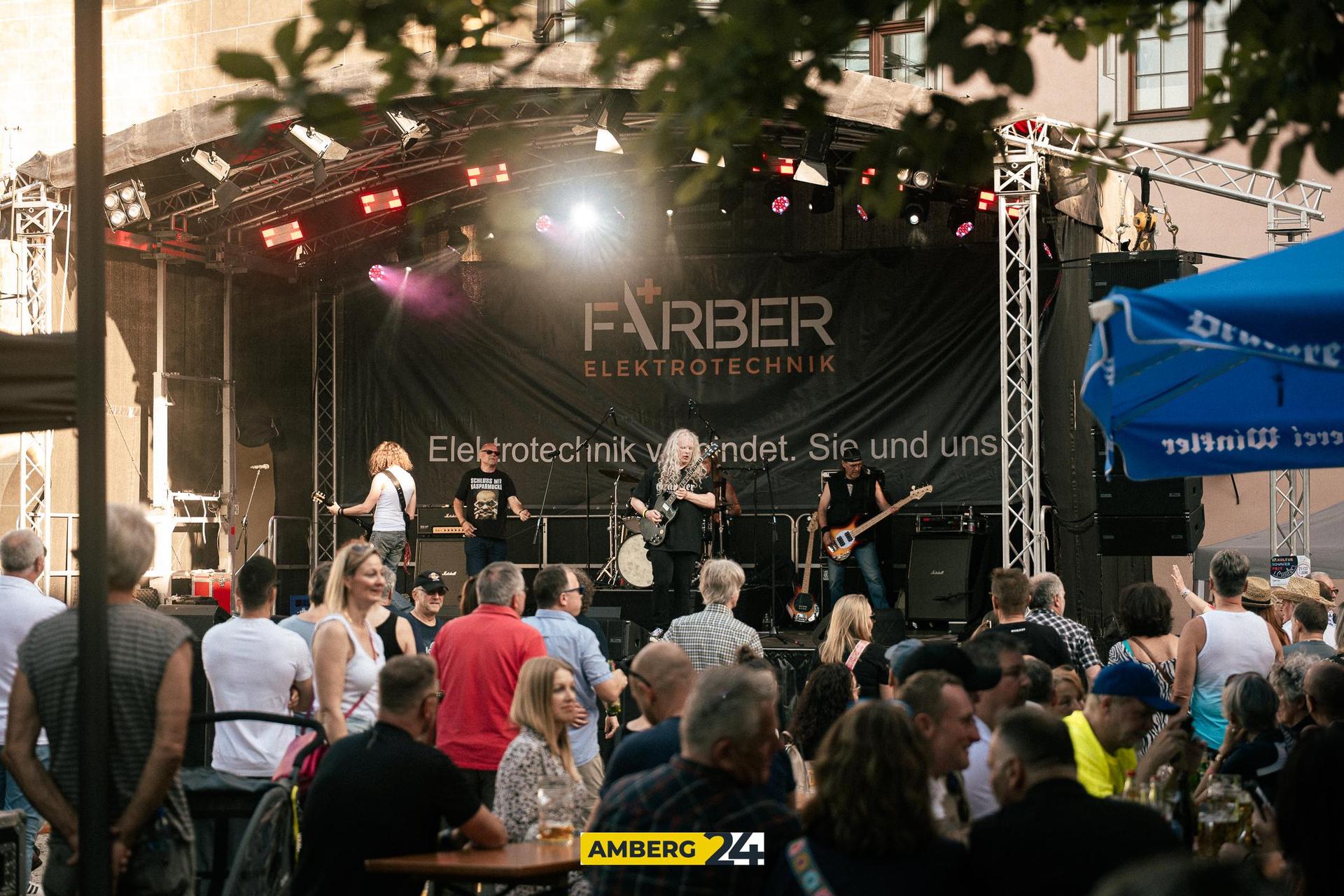 Einen ganz eigenen Vibe gab's auf dem Altstadtfest im Innenhof des Landratsamts! (Bild: David Mueller)