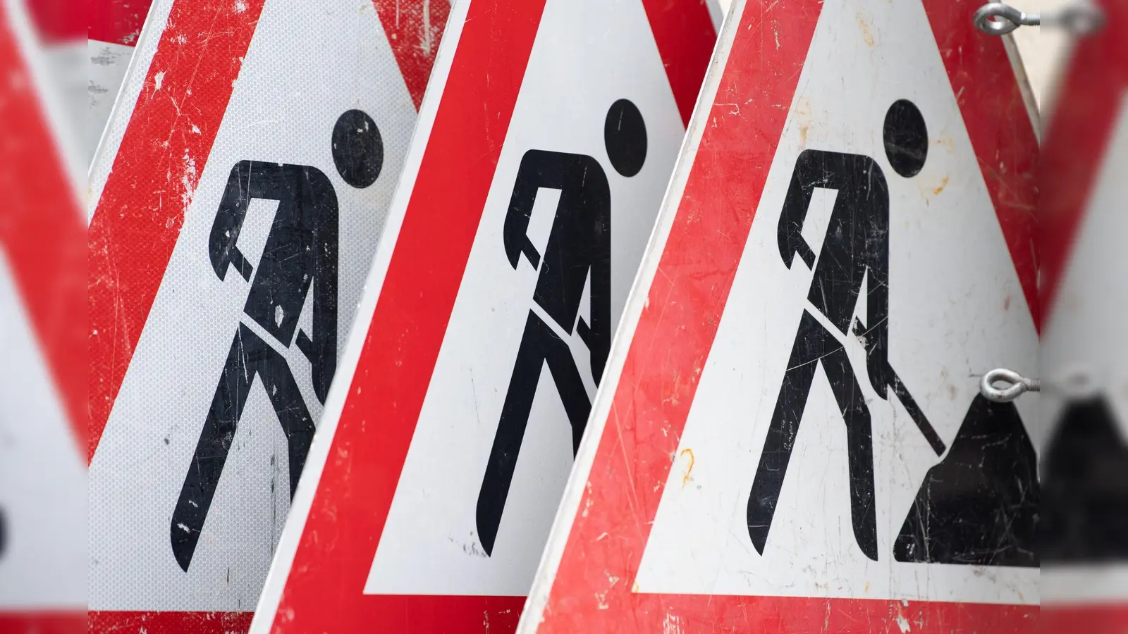 In der Steigerstraße in Amberg kommt es demnächst zu Verkehrsbehinderungen. (Symbolbild: Sebastian Kahnert/dpa-Zentralbild/dpa)