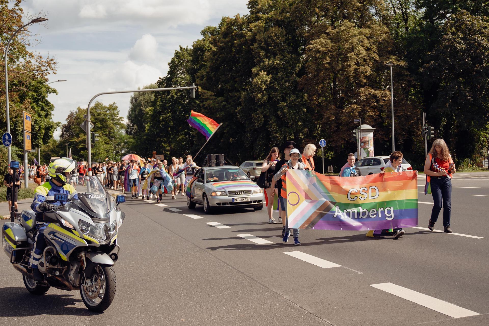 Das war beim Amberger CSD-Demozug am Samstag los. (Bild: Ria Schmidt)