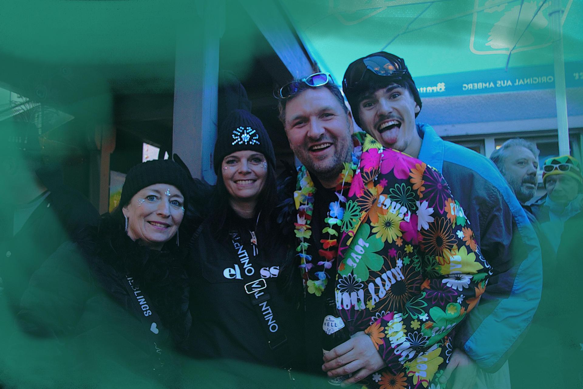 Das blaue Haus erfreute sich auch am Rosenmontag vieler vernarrter Besucher. (Bild: Marlin Nixdorf)