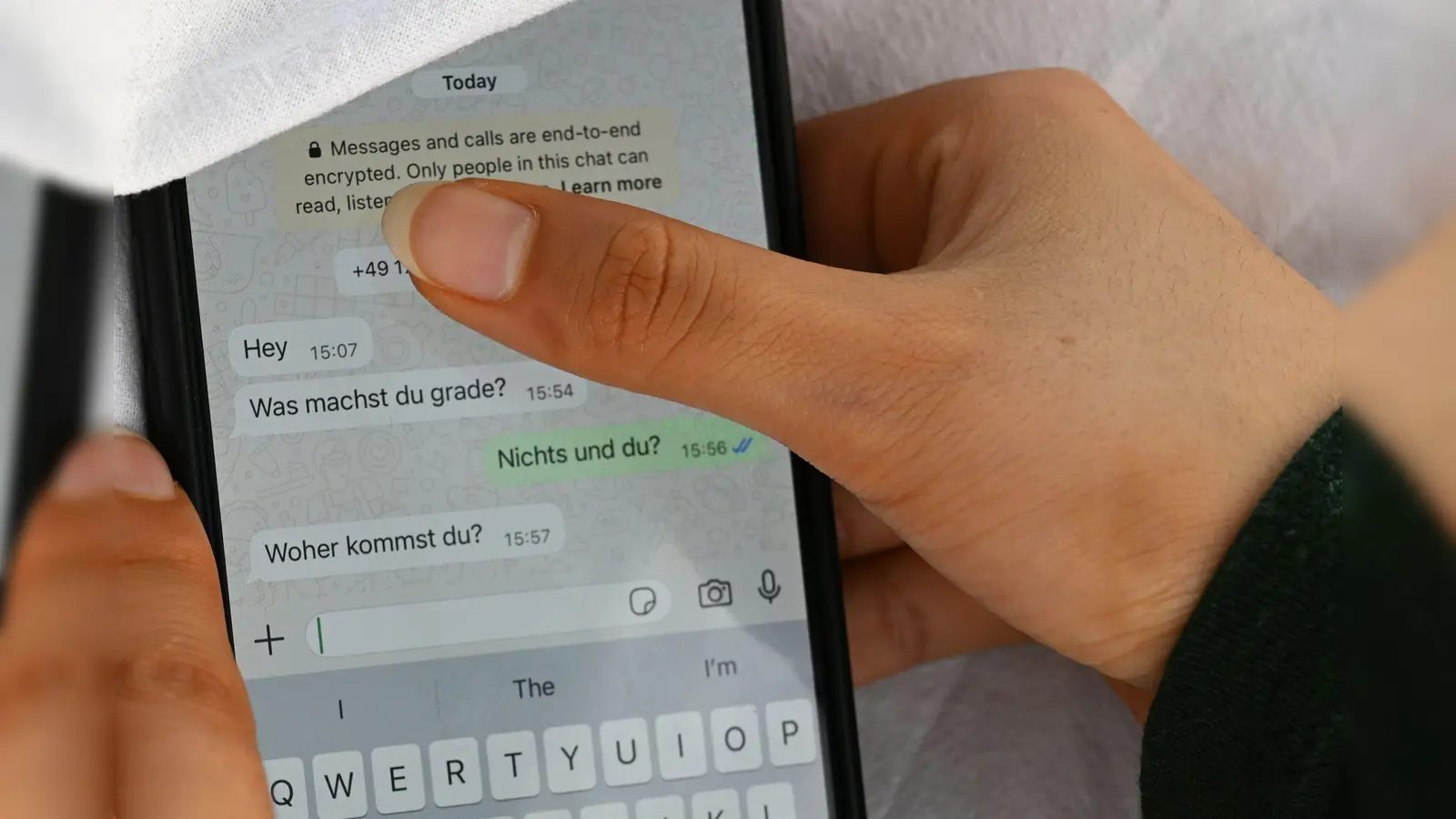 Beim Cybergrooming manipulieren Täter gezielt Kinder und Jugendliche (Archivbild). (Bild: Elisa Schu/dpa)