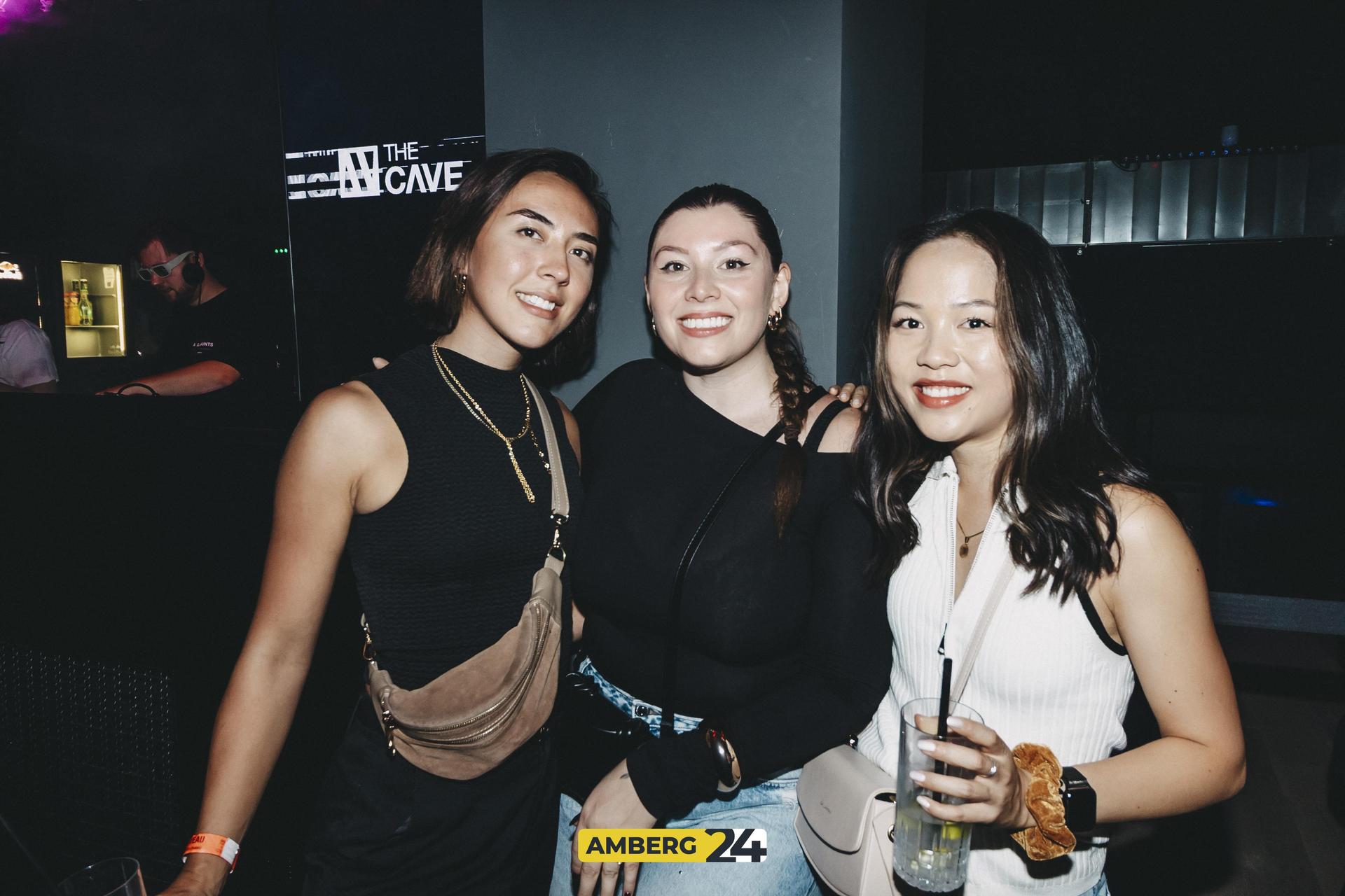 Amberg tanzt im Cave 2025! (Bild: Lolografie)