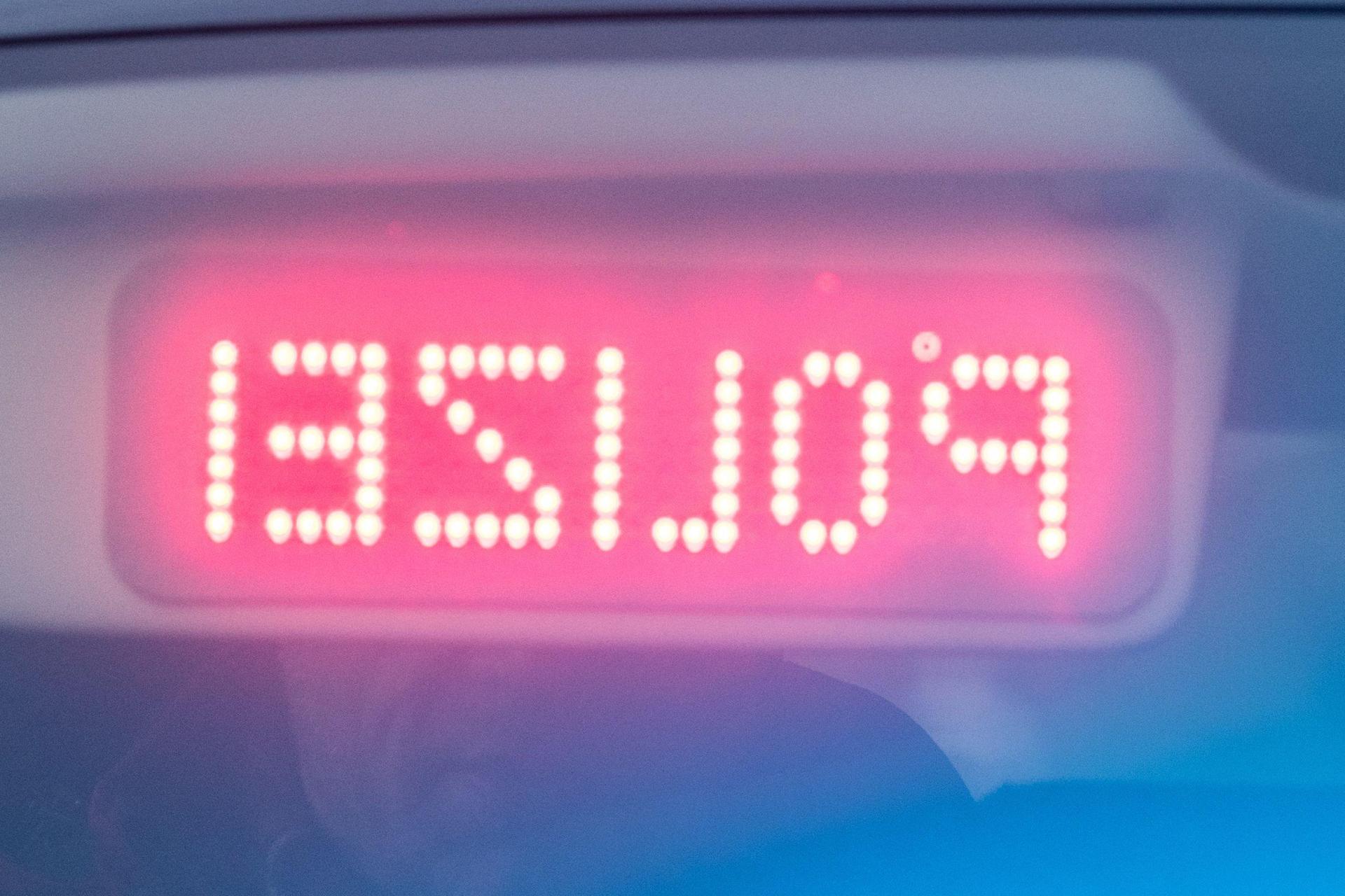 Nach einem Unfall zwischen Regensburg-Universität und Kreuz Regensburg ist die A3 am Freitagabend in Richtung Nürnberg vollständig gesperrt.  (Symbolbild: Armin Weigel/dpa)