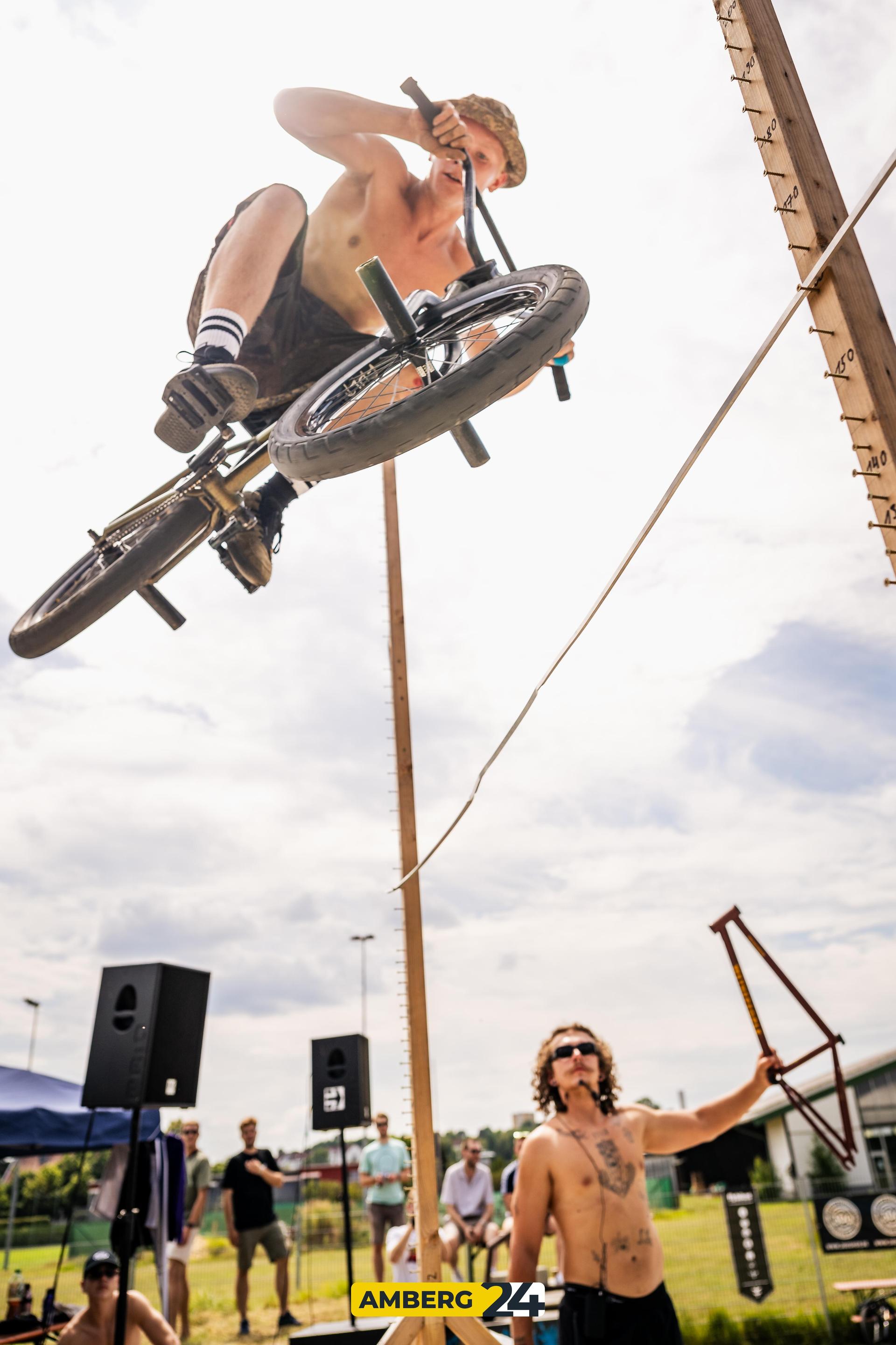 Im Amberger Skatepark beim BMX Jam waren am Samstag coole Stunts zu sehen. (Bild: Justus Gregor)