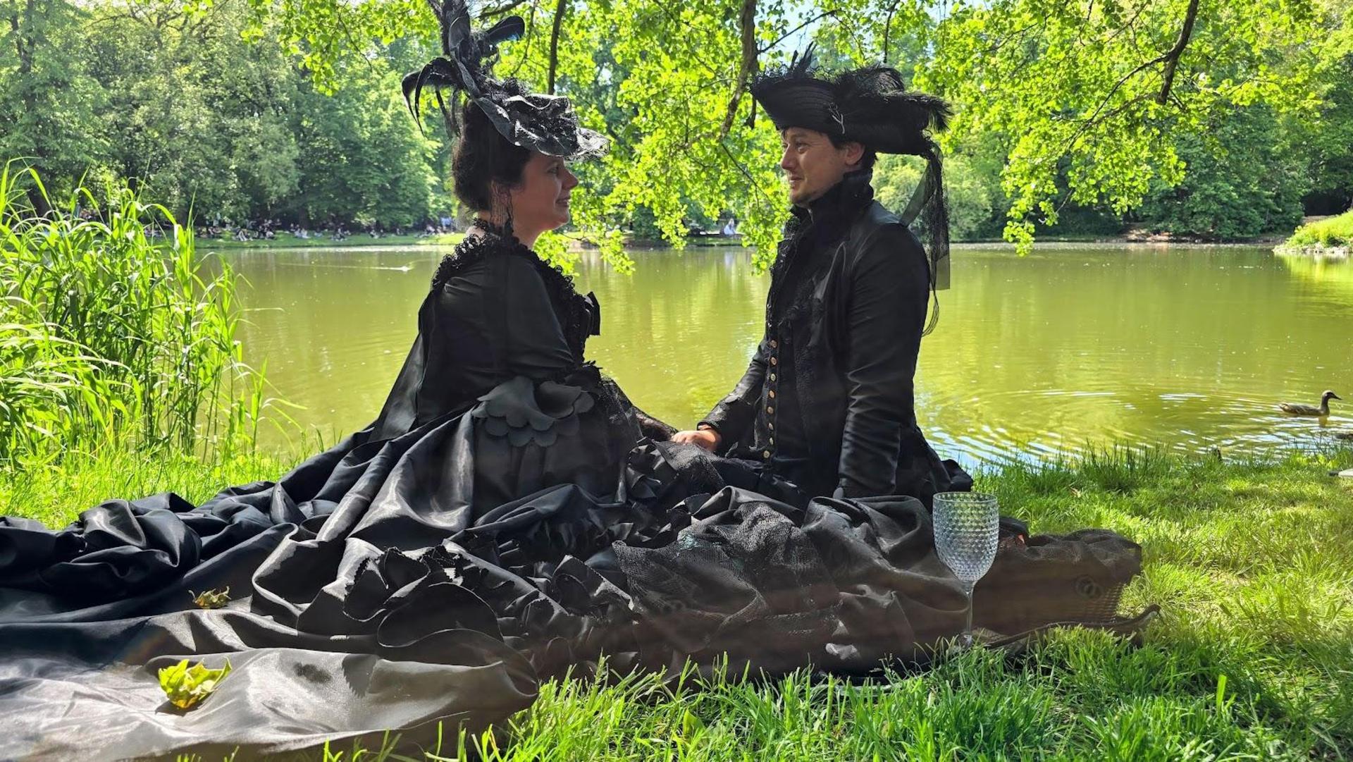 Das viktorianische Picknick beim Wave-Gotik-Treffen in Leipzig begeisterte die Besucher. (Bild: Richard Kirschner)