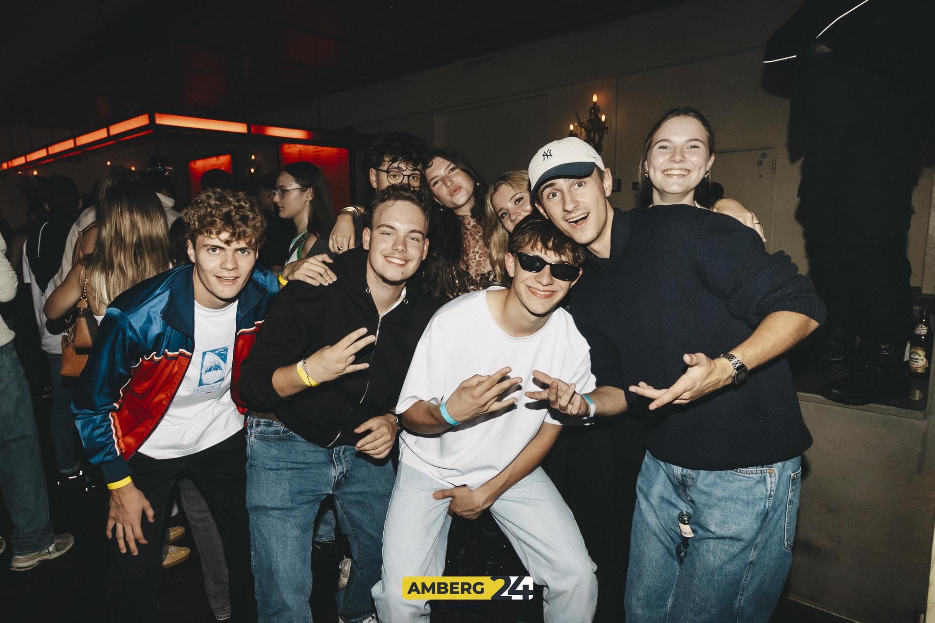 Die Bilder von der School is Over-Party im Casino (Bild: Lolografie)