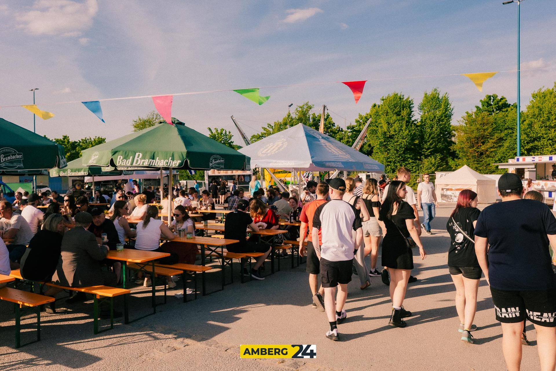 Auf dem Foodtruck-Festival in Amberg war am Freitag einiges los! (Bild: David Mueller)