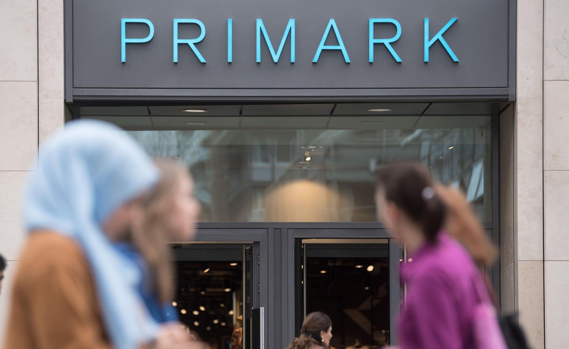 Eine Filiale des Textildiscounters Primark in Stuttgart. (Bild: Marijan Murat)