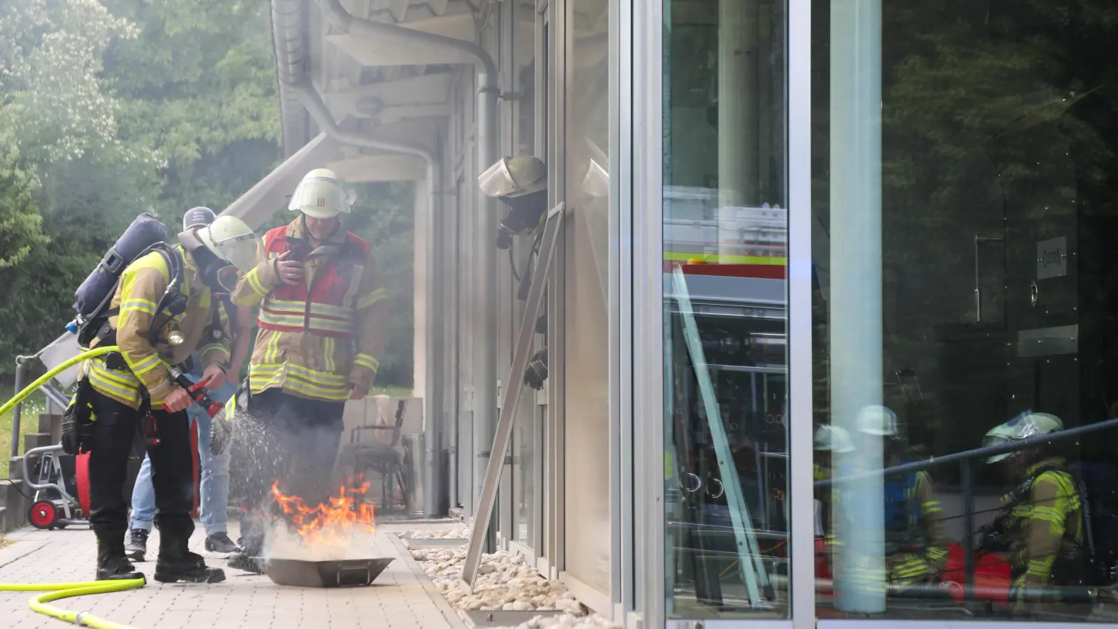Feuerwehreinsatz am Liebengrabenweg. In einer Kaffeerösterei war ein Feuer ausgebrochen. (Symbolbild: Wolfgang Steinbacher)