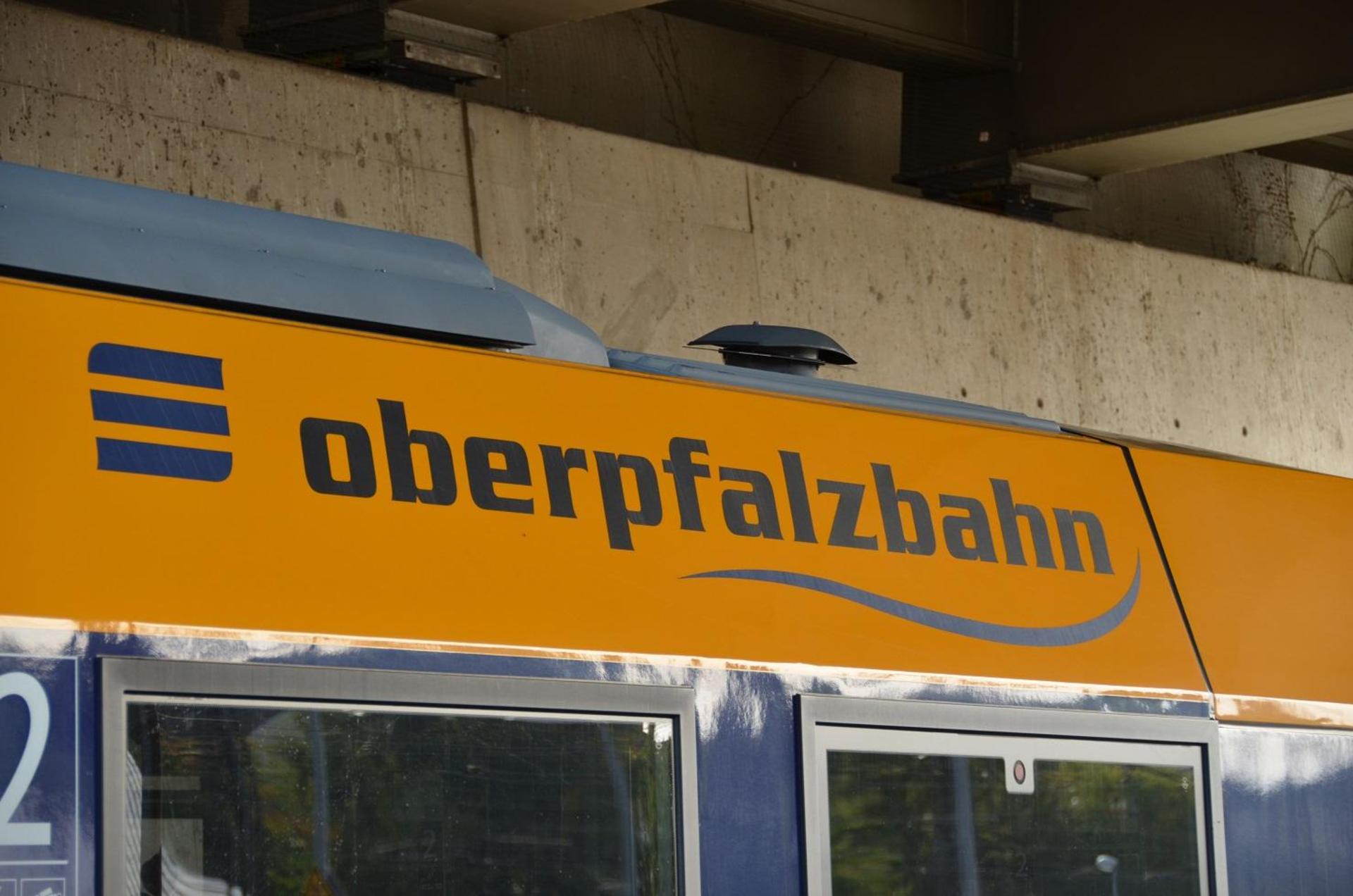 Nach einem Vorfall in der Oberpfalzbahn auf der Fahrt von Schwandorf nach Weiden ermittelt nun die Bundespolizei. (Symbolbild: Bundespolizei/exb)
