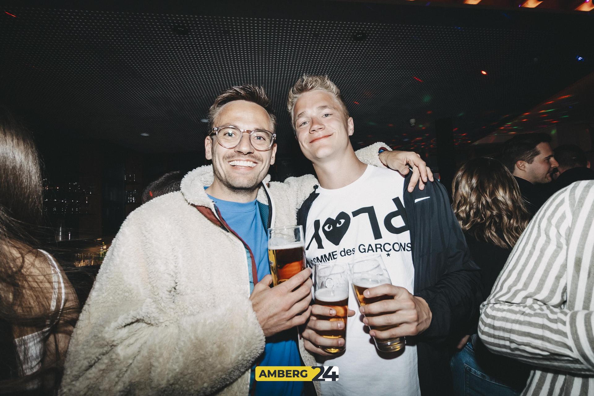 Im Colomba gab es am Samstag wieder etwas zu feiern. Die Club Rotation brachte die besten Hits seit den 90ern in die Bar. (Bild: Lolografie)