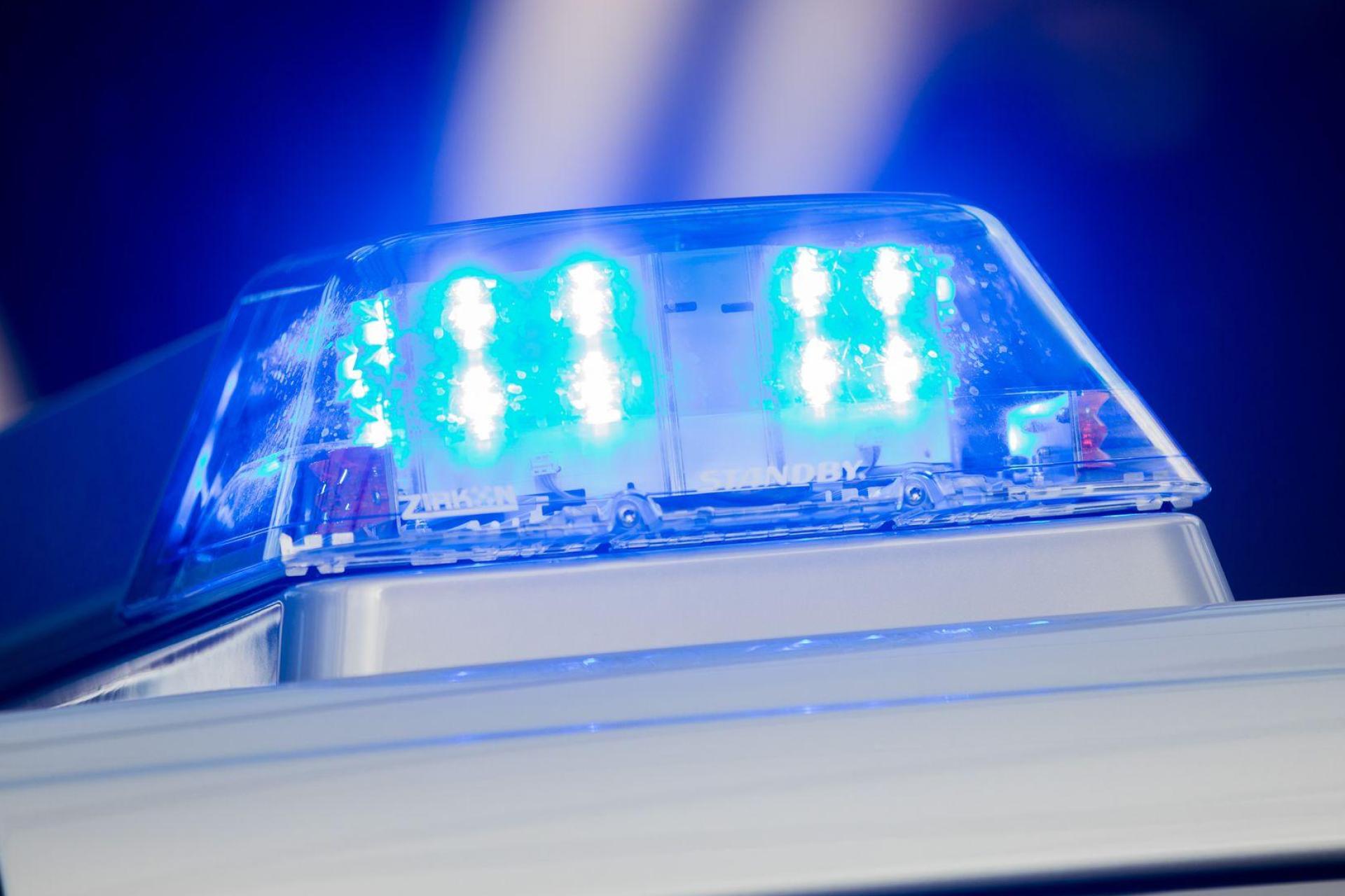 In der Georgenstraße in Amberg wurde ein 17-Jähriger Opfer eines versuchten Raubes. Der Täter flüchtete, die Polizei sucht Zeugen. (Symbolbild: Rolf Vennenbernd/dpa)