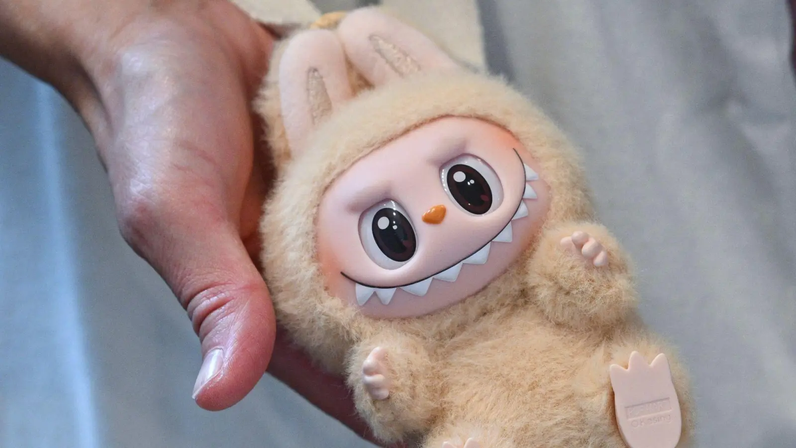 Labubus liegen derzeit voll im Trend. (Symbolbild: Jens Kalaene/dpa)