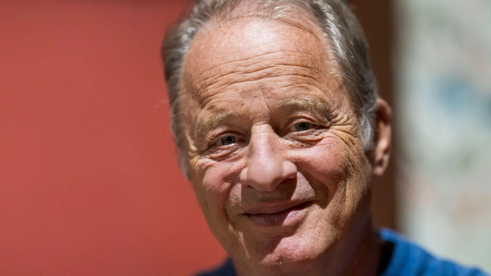 Wäre als Hausmeister inzwischen in Rente: Krause-Darsteller Gerhardt (Archivbild). (Bild: Peter Kneffel/dpa)