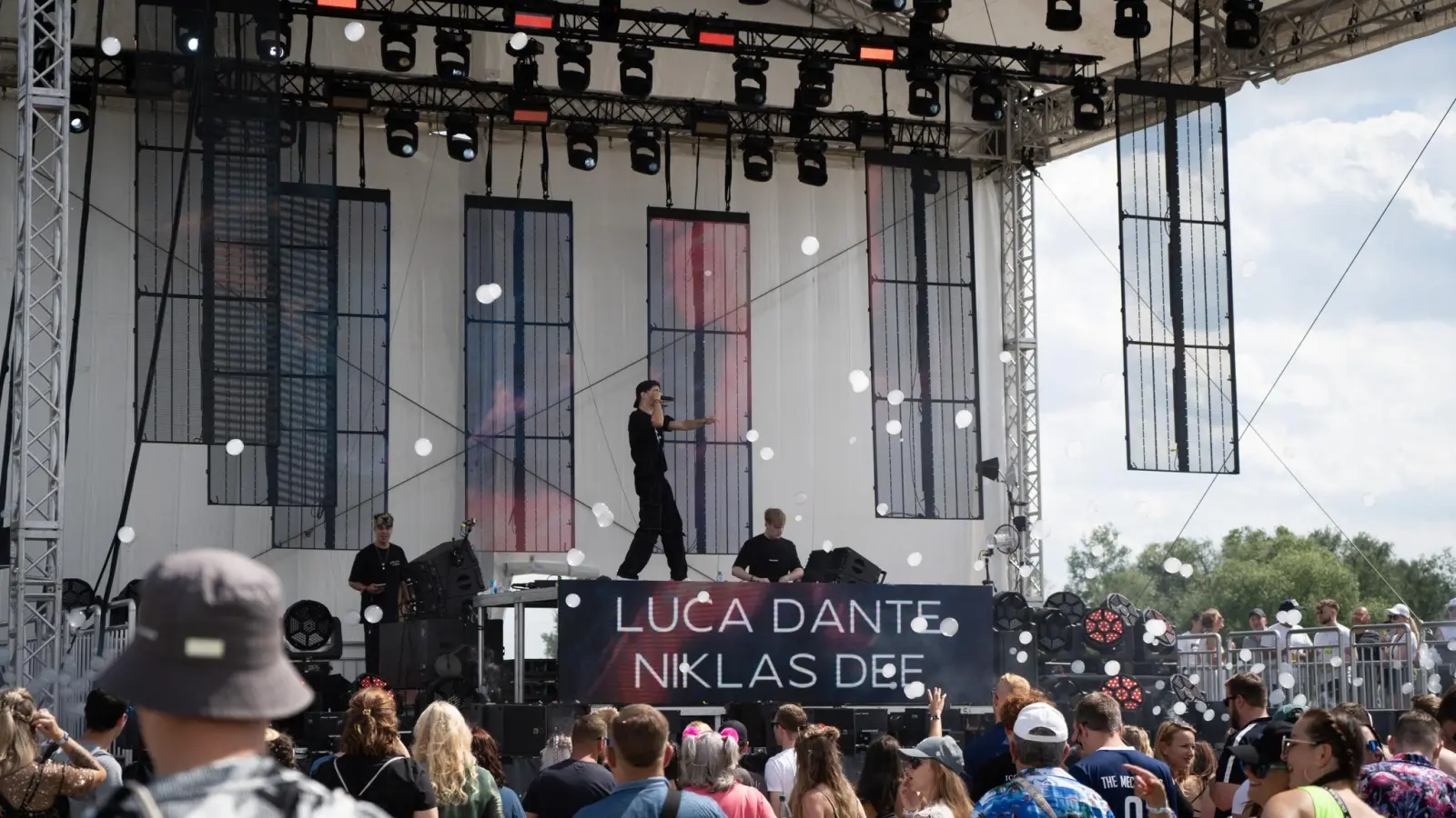 Ausgelassene Stimmung auf dem White Rabbit Festival am vergangenen Samstag. (Bild: knz)