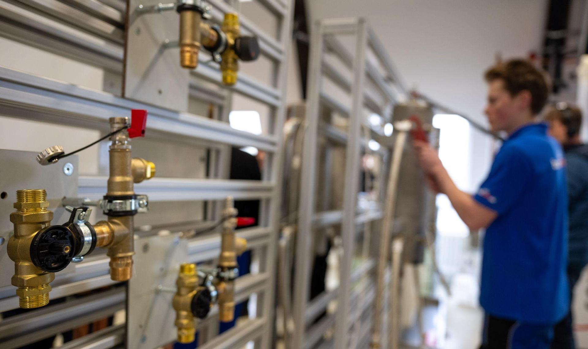 Das Handwerk steuert auf das vierte Jahr in Folge mit steigenden Neuvertragszahlen bei der Ausbildung zu.  (Archivbild: Monika Skolimowska/dpa)