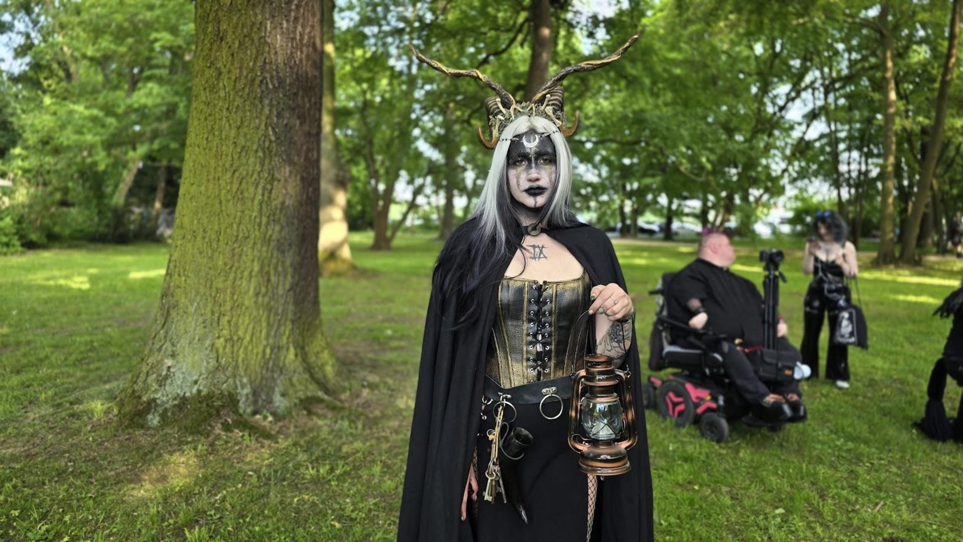 Das viktorianische Picknick beim Wave-Gotik-Treffen in Leipzig begeisterte die Besucher. (Bild: Richard Kirschner)
