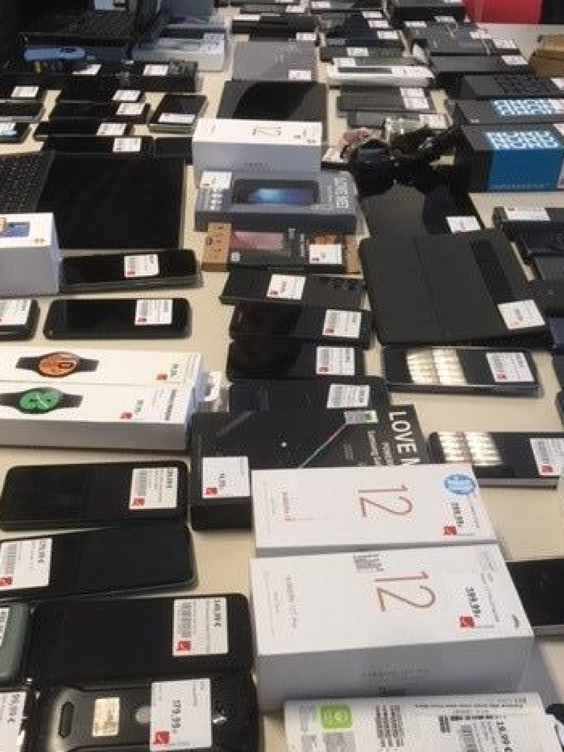 Dieses Diebesgut finden Fahnder der Verkehrspolizei Amberg bei einer Fahrzeugkontrolle an der A6 bei Leuchtenberg.  (Bild: Verkehrspolizeiinspektion Amberg )