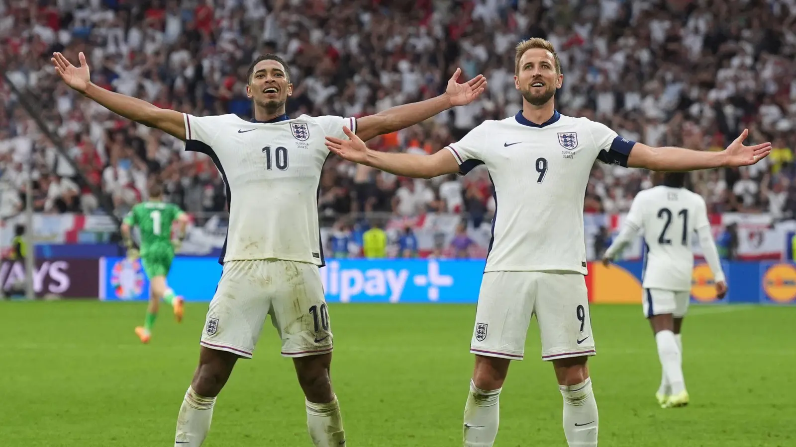 Jude Bellingham (l) und Harry Kane waren die Matchwinner für England gegen die Slowakei. (Bild: Marcus Brandt/dpa)