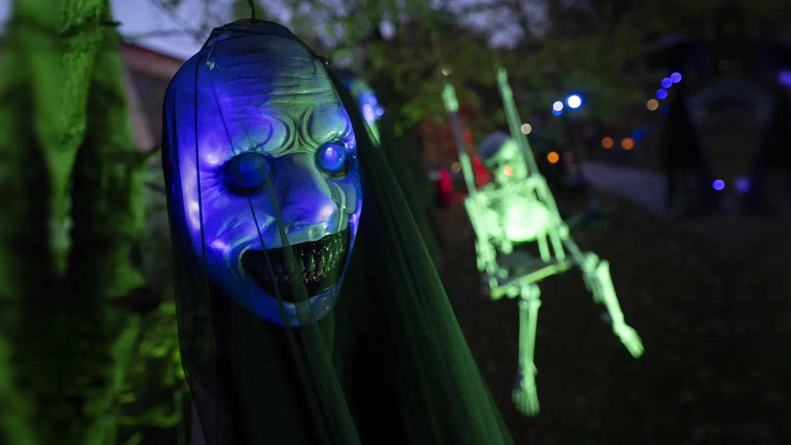 Die Polizei half am Montagabend, einen in Sulzbach-Rosenberg vermissten Jungen zu finden und die Monster, die er in seinem Zimmer vermutete, „unschädlich” zu machen.  (Symbolbild: Boris Roessler)