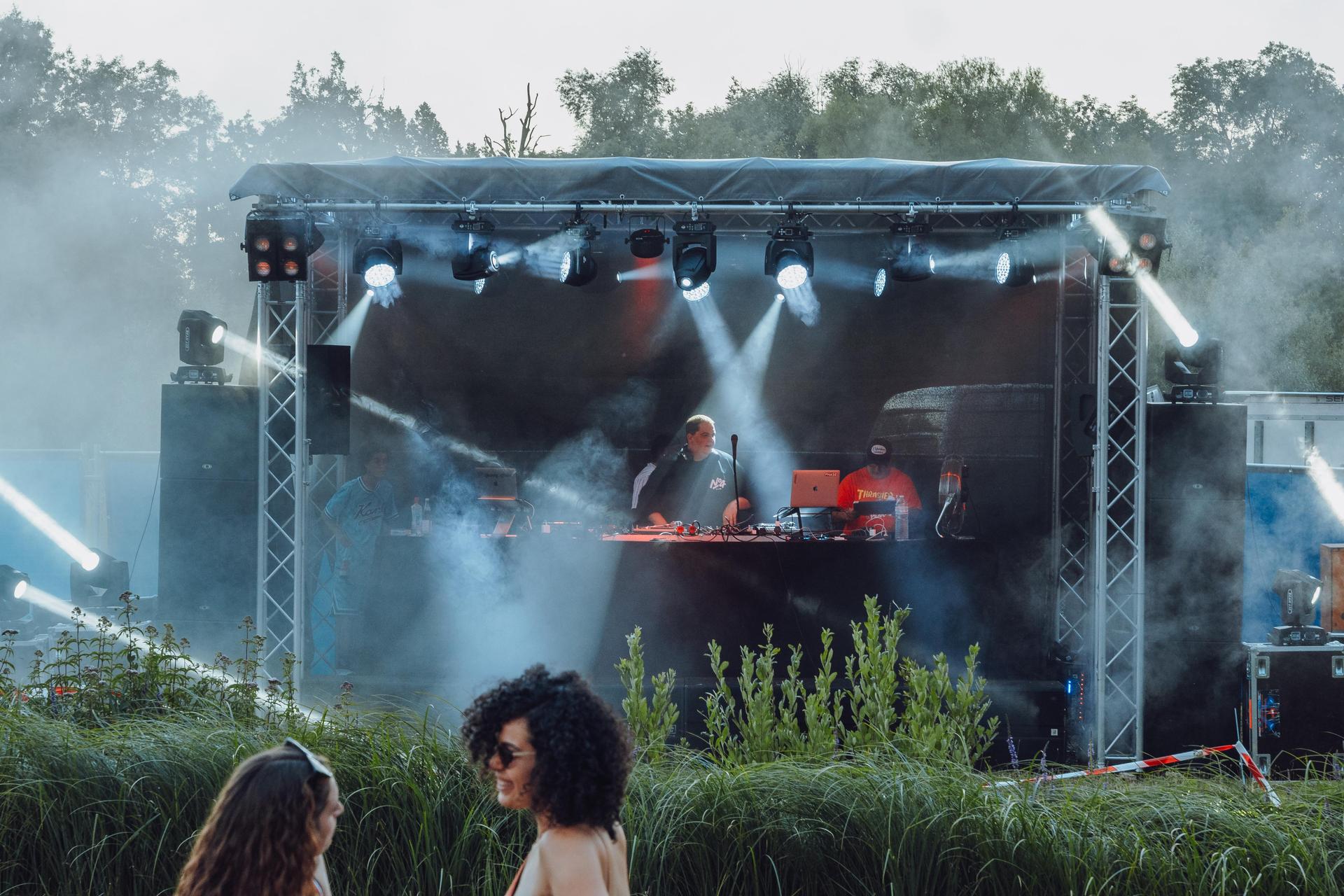 Shisha, Drinks und guter Hip-Hop. So war&#39;s am Hip-Hop BBQ in Amberg.  (Bild: Denise Helmschrott)