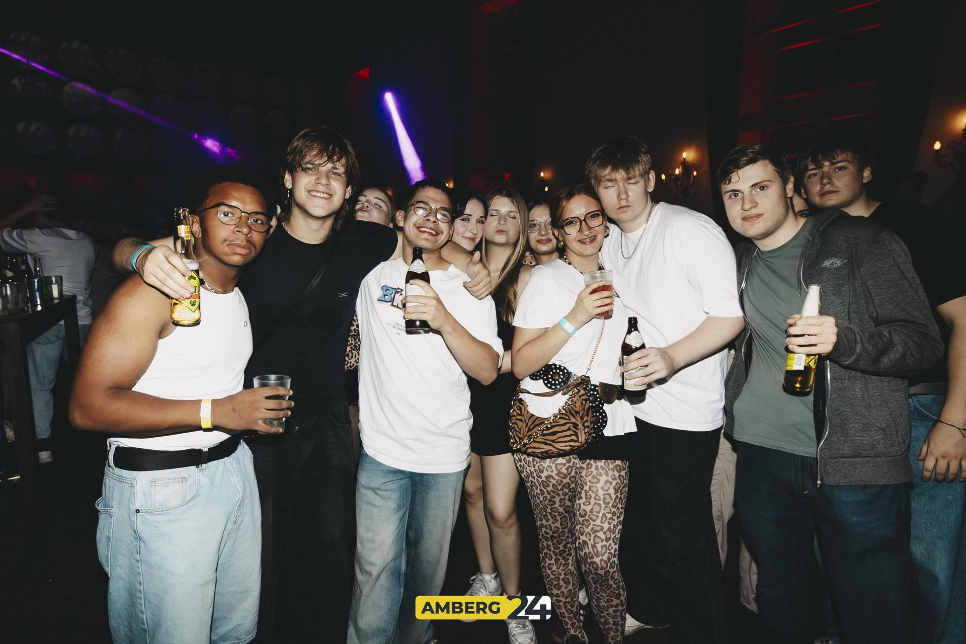 Die Bilder von der School is Over-Party im Casino (Bild: Lolografie)