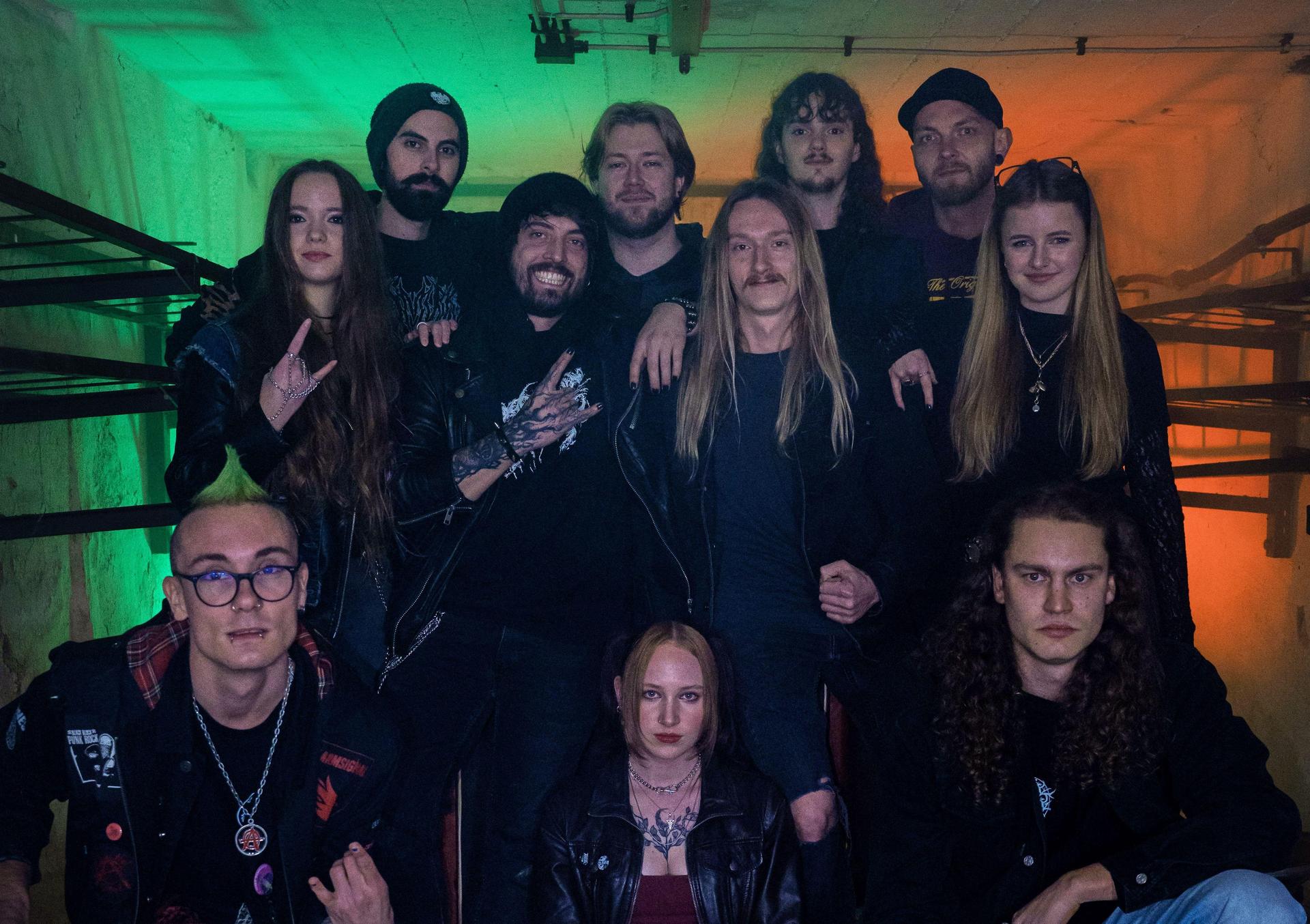 Das ist die Kerngruppe des VfB (Vollgas für Blastbeats) mit ihrem Vorsitzenden Timo Schertel (stehend, Dritter von links). (Bild: Vanessa Bedrunka)