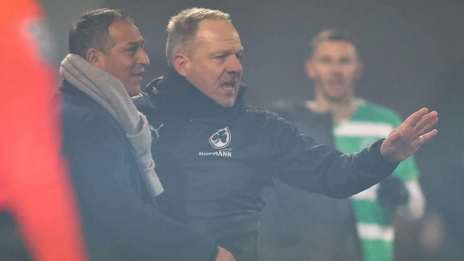 Müssen beide gehen: Manager Rachid Azzouzi (l) und Trainer Alexander Zorniger (r). (Bild: Daniel Karmann/dpa)