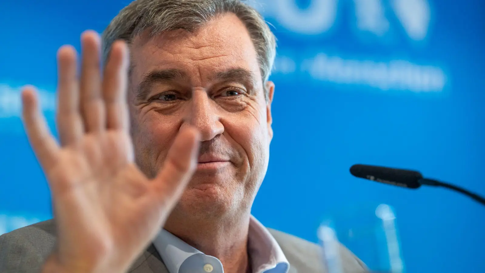 CSU-Chef Söder wurde mit einer Tomate beworfen und getroffen - warum und wieso ist aber weiterhin unklar. (Archivbild: Peter Kneffel/dpa)