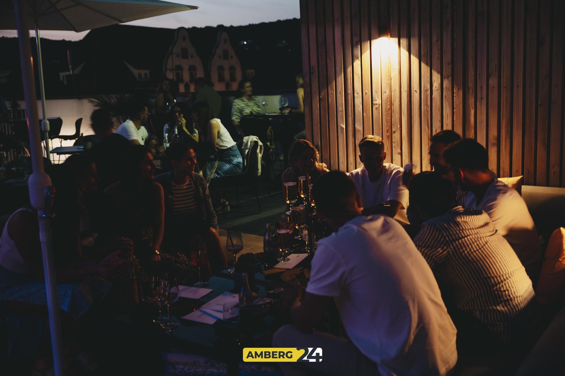 Sommer, Sonne, Saxophon – das gabs am Vorfeiertag in der Walküre Skybar. Ihr hattet Spaß, wir haben die Fotos von Fotografin Lolo. (Bild: Lolografie)