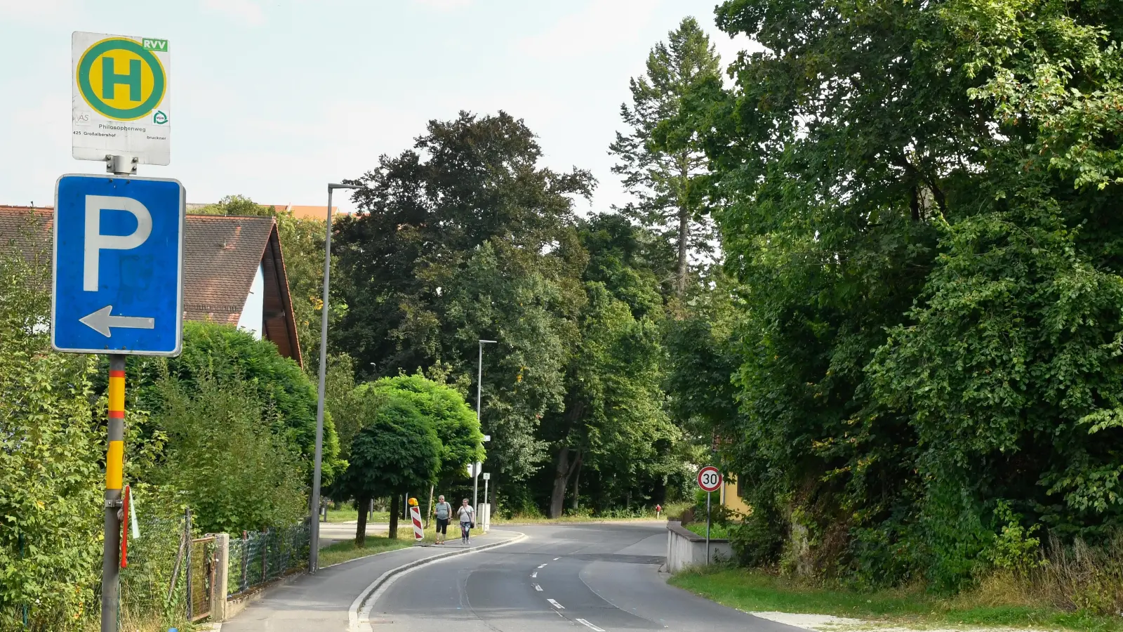 Die Bushaltestelle am Philosophenweg in Sulzbach-Rosenberg. (Bild: Petra Hartl)