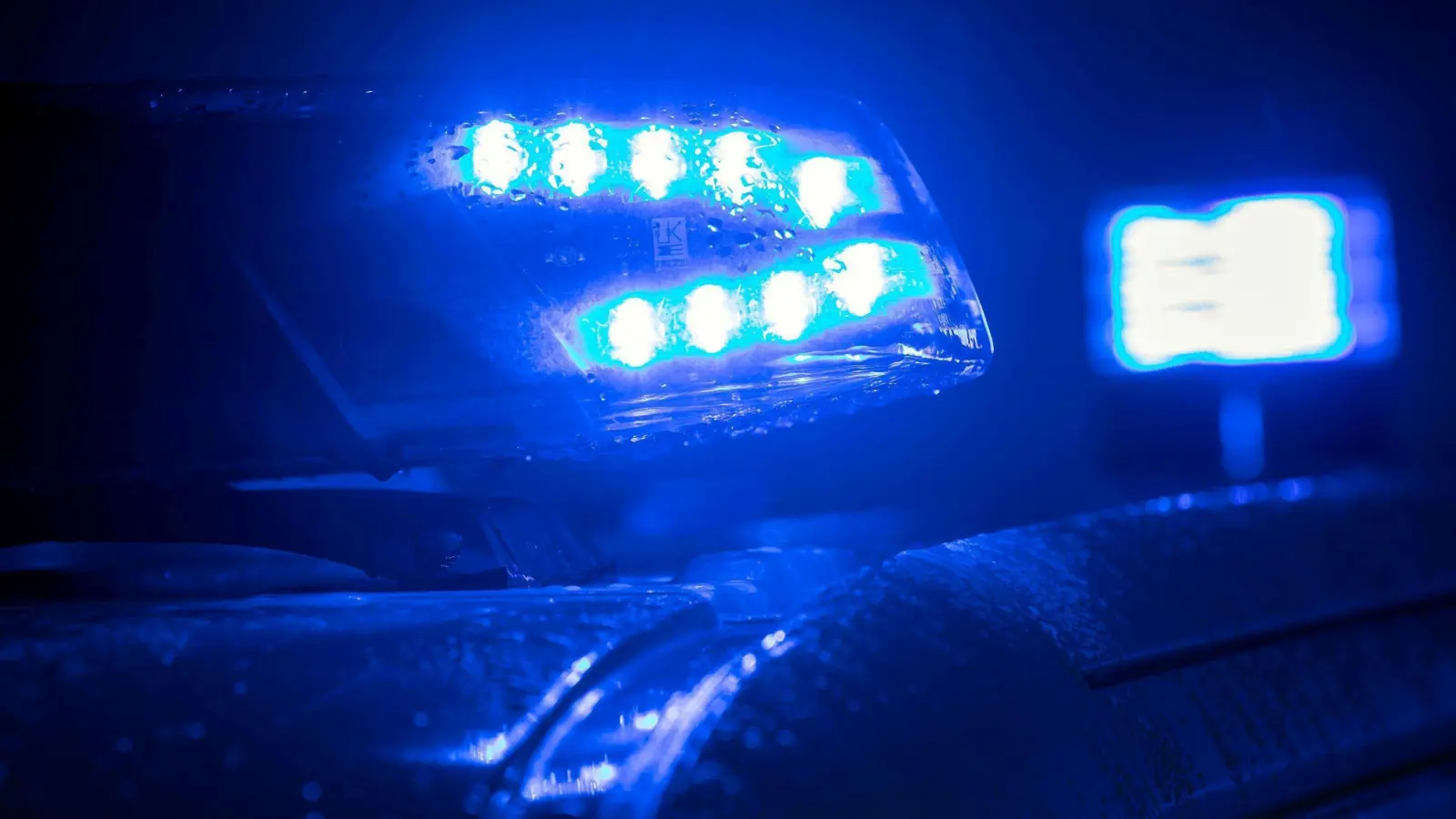 Unbekannte Täter scheiterten in Etzelwang bei einem Einbruchsversuch. (Symbolbild: Jens Büttner/dpa)