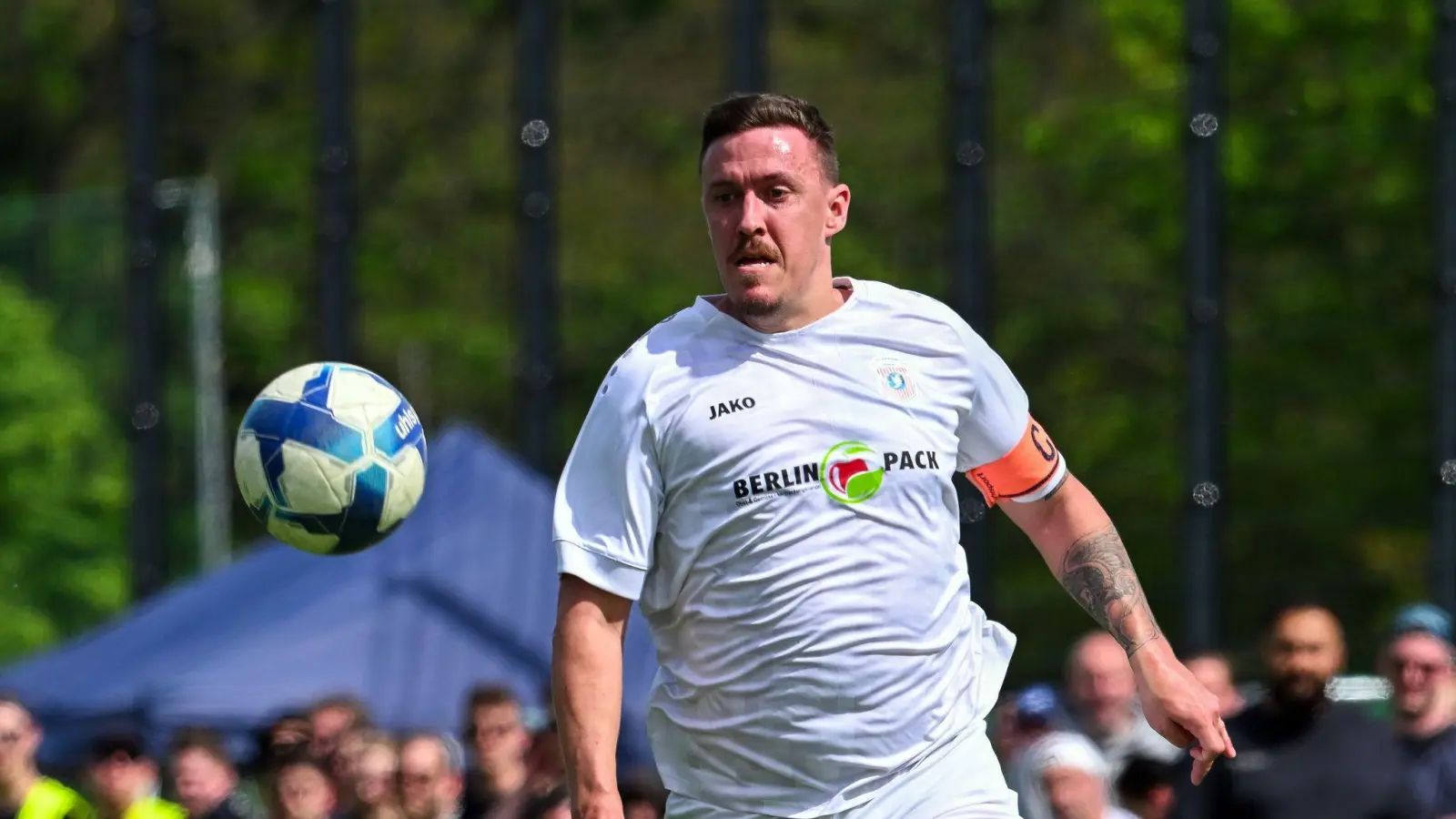 Im Kreisliga-Spiel mit Max Kruse eskalierte die Situation. (Bild: Soeren Stache/dpa)