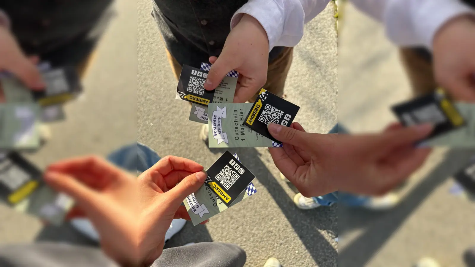 Drei glückliche Dultbesucher haben sich über je eine Freimaß gefreut. (Bild: Lilly)