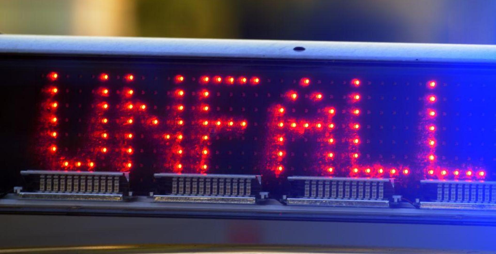 Ein 58-Jähriger wurde bei einem Verkehrsunfall in Schnaittenbach verletzt. (Symbolbild: Stefan Puchner/dpa)