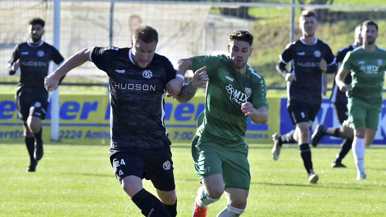 Michael Jonczy (links/Szene aus der Saison 2021/22) spielte auch schon für die DJK Gebenbach. (Archivbild: Hubert Ziegler)