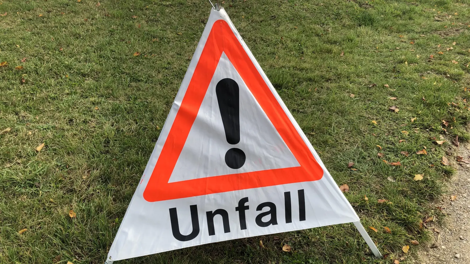 Ein 21-jähriger Autofahrer übersieht in Vilseck den Wagen einer US-Soldatin und verursacht einen Unfall. Die Soldatin wird leicht verletzt ins Krankenhaus gebracht. (Symbolbild: Heike Unger)