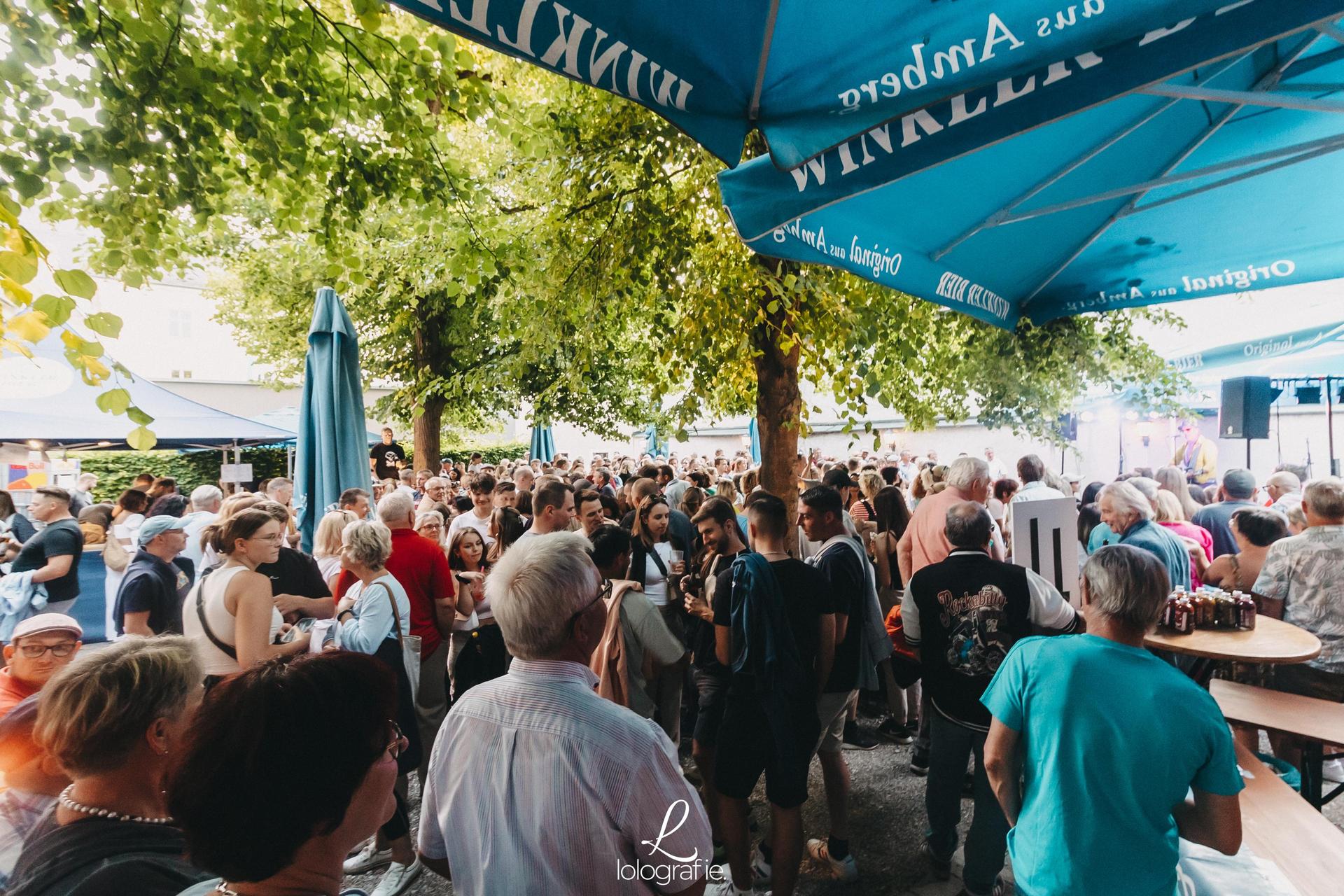 Johnny Gold auf dem Amberger Altstadtfest im Winkler Biergarten. (Bild: Lolografie)