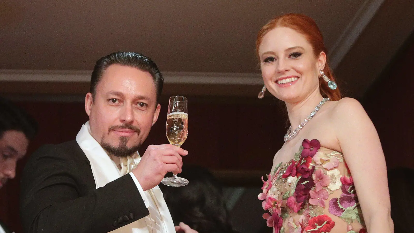 Schillerndes Paar: Model Barbara Meier und ihr Mann, Unternehmer Klemens Hallmann, auf dem Wiener Opernball.  (Archivbild: Georg Hochmuth)