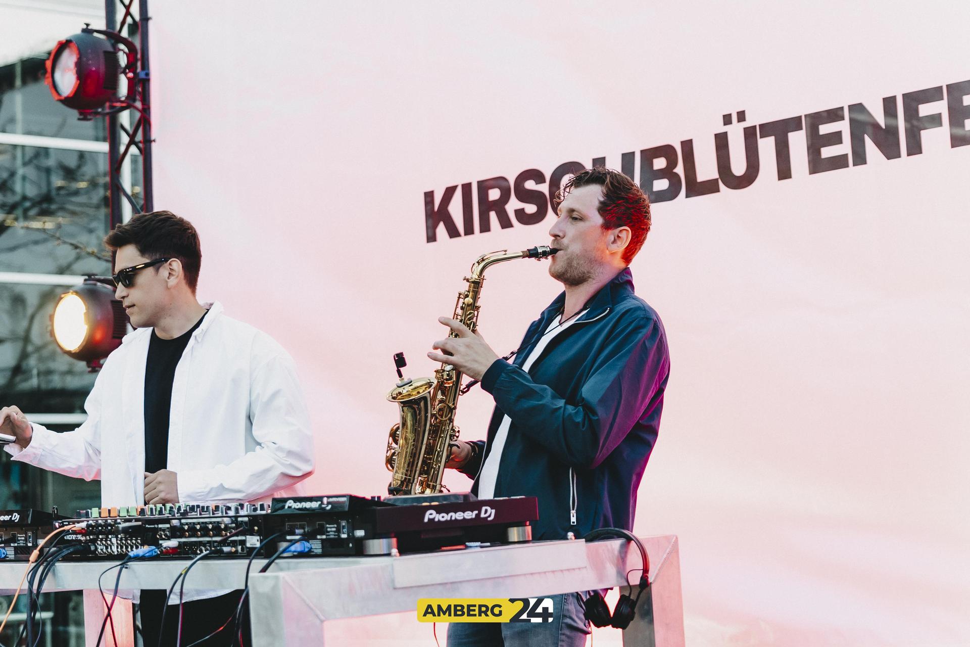 Das erste Mal fand in Amberg das Kirschblütenfestival statt. Der Campus der Amberger OTH verwandelte sich in ein pinkes Paradies. Lolo war für euch vor Ort.  (Bild: Lolografie)