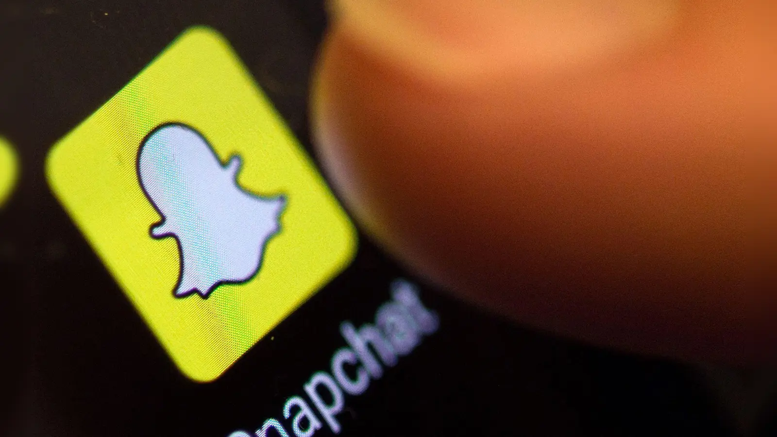 Snapchat plant, die Vorgaben der Regierung ab dieser Woche umzusetzen. (Symbolbild) (Bild: Patrick Seeger/dpa)