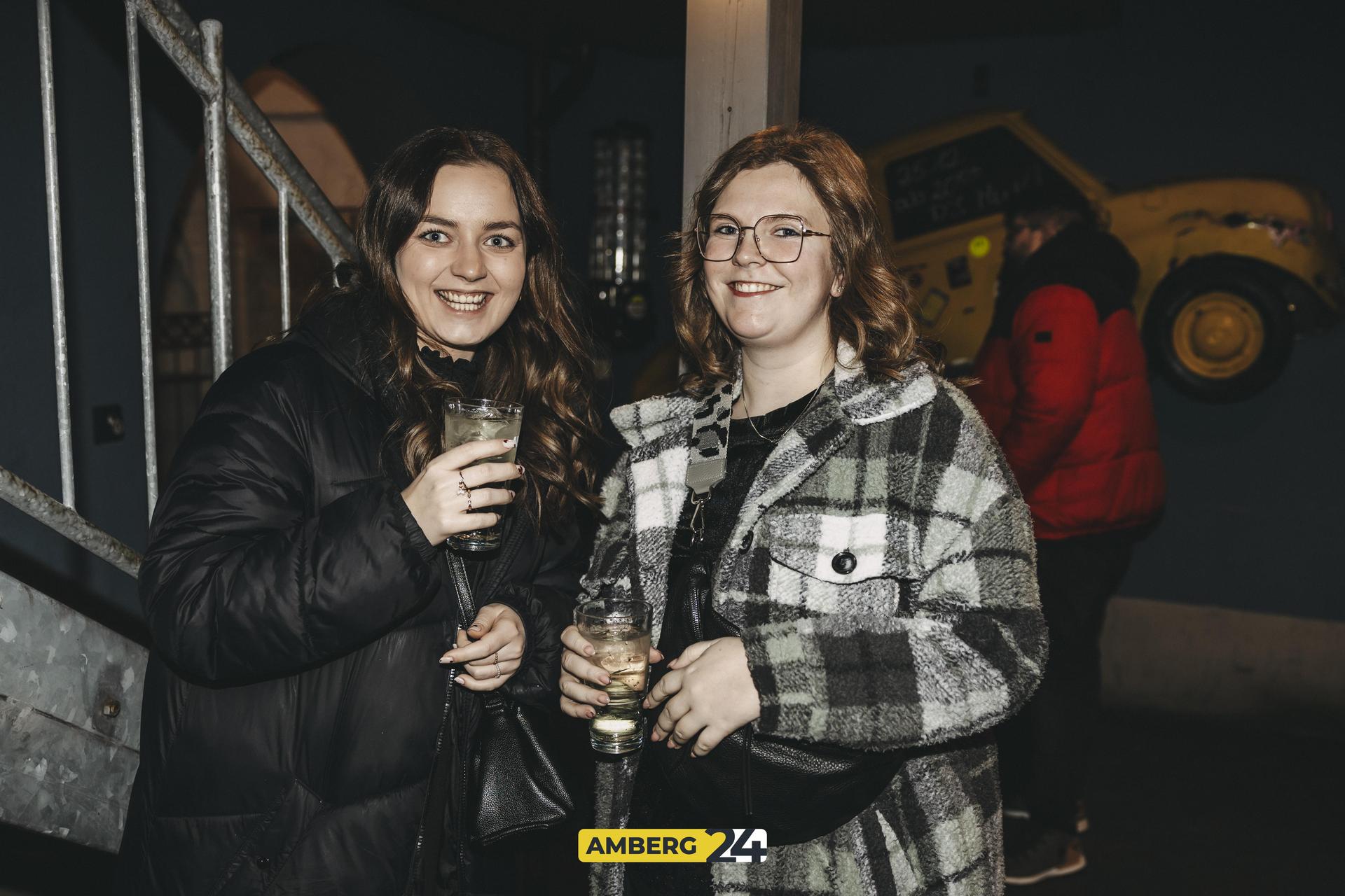 Am Samstag konnten ihr im Blauen Haus bei „Dance on Snow“ richtig Gas geben.  (Bild: Lolografie)