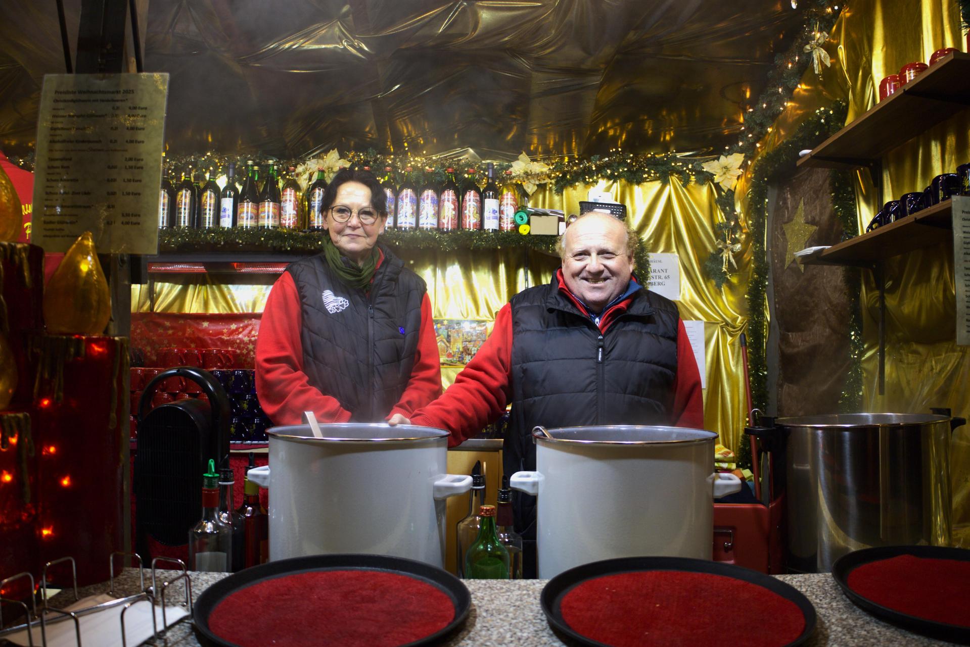 Karaoke auf dem Amberger Weihnachtsmarkt. Das sind die besten Bilder. (Bild: mni)