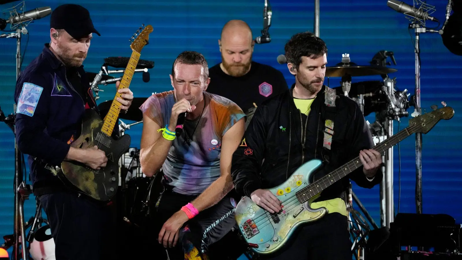 Das neue Album von Coldplay wird auch als Platte aus recycelten Plastikflaschen erscheinen. (Bild: Chris Pizzello/Invision/AP/dpa)