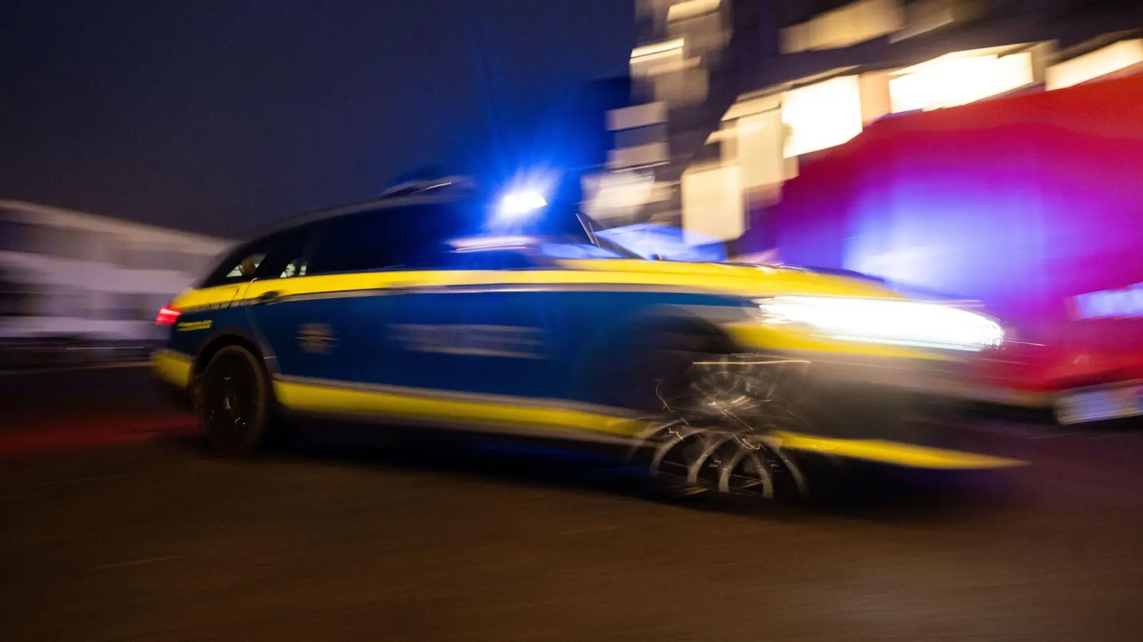 Der Fahrer war laut Polizei mutmaßlich auf dem Rückweg von einem Tuning-Treffen. (Symbolbild) (Bild: Marijan Murat/dpa)