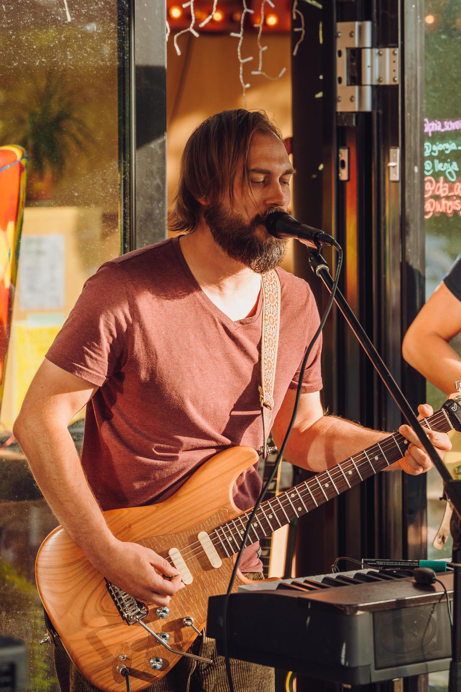 Beim Open Mic im Beanery zeigten Künstler*innen, was sie drauf haben. (Bild: Denise Helmschrott)
