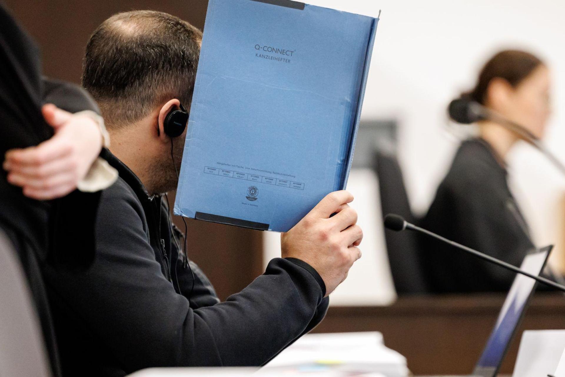 Das Landgericht will noch am selben Tag ein Urteil verkünden.  (Bild: Daniel Karmann/dpa)