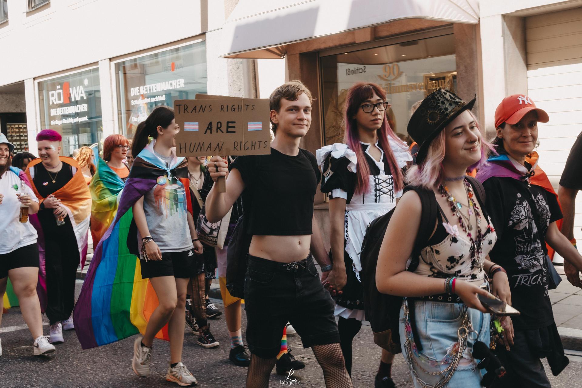 Die Bilder von der CSD-Parade 2023 in Amberg. (Bild: Leonie Hartung)